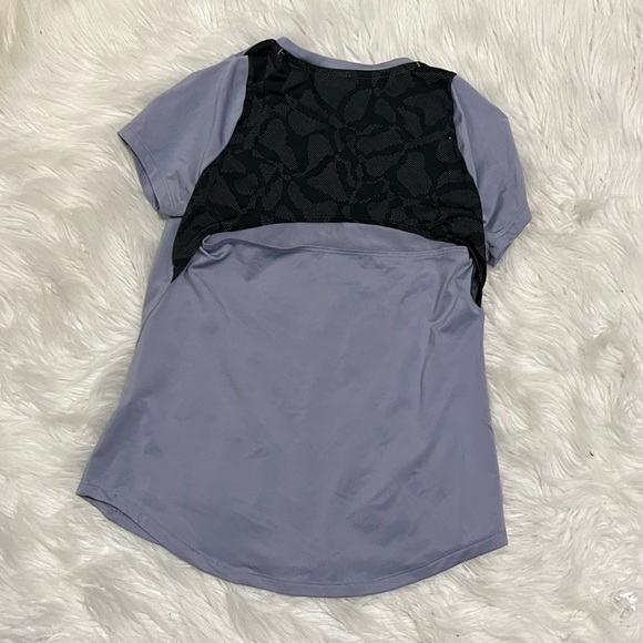 Under Armour Dryfit kids open back/vented athletic top; youth large - Picture 2 of 3